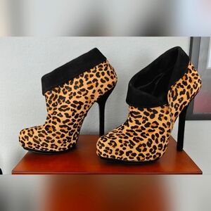 Leopard Print High Heel 5" Ankle Boots Slip On Size 9.5